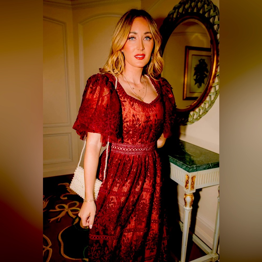 ❤️Ivy City Co Venice Dress with Flutter Sleeves in wine.